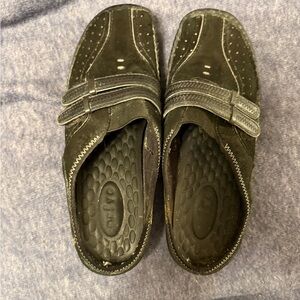 Stylish Black Suede Loafers for Women